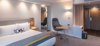 This hotel is 0.6 mi (1 km) from grafton. Holiday Inn Express Dublin Airport Dublin Convention Bureau
