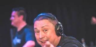 Muere José María Castells, dj y productor de la saga 'Max Mix' de música de  baile de los 80 y 90