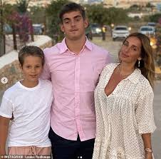 Frida andersson lourie is a swedish model. Jamie Redknapp Shares A Sweet Kiss With Girlfriend Frida Andersson Lourie Daily Mail Online