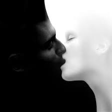 Black And White Kiss Logo Black And White Kiss The Art Of Black And White Photography White Photography Black White Photography Black White