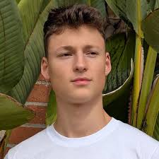 Daniel Bissonnette's Instagram, Twitter & Facebook