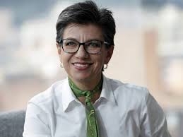She is looked for by companies interested in promoting products to the latin and the anglo. En Redes Le Cobran A Claudia Lopez Desconocimiento Sobre Pasaje De Transmilenio