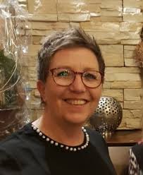 Mein Name ist Sibille und ich nehme kranke und verletzte Igel in meiner  Igelstation in Otzing auf und betreue diese bis sie wieder ausgewildert  werden können. Ich verfüge über Fachwissen und eine