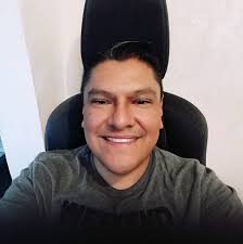 No se si llorar o celebrar 😫 🎉 BarbieRican me paso en followers y abrió  su instagram en enero de este año. Naaaa me siento orgulloso 🎉🎉 por que  acabo de crear