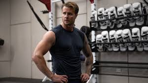 Chris hemsworth gives fans a glimpse at his crazy workout routine with the 'world's laziest trainer' Chris Hemsworth S Stunt Double Bobby Holland Hanton On Preparing For Avengers Endgame Man Of Style