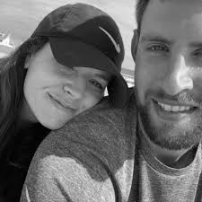 Hard to believe it's already been 4 years since we tied the knot. A lot of  things have changed since then but I wouldn't change us for the world. Love  you Jor