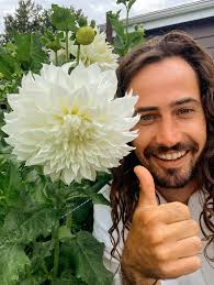 I bought this as Allen's pink treasure. Does it look like Fleurel ?