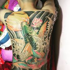Hình xăm ở lưng là vị trí rộng nhất trên cơ thể ở đây bạn có thể tha hồ xăm những hình ảnh mình thích mà không ngại thiếu chỗ. Ghim Tren Ca Chep