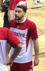 1999 yılında ailesiyle beraber bosna hersek'in saraybosna şehrine yerleşen cedi osman, 6 yaşında kk bosna kulübü'ne kaydolmuştur. Dogus Balbay Vikipedi