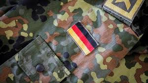 Die farbzusammenstellung wird durch einen historischen ausspruch aus den befreiungskriegen bestätigt: Alte Zopfe Bverwg Zu Frisurvorschriften Beim Bund