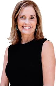 Janet Strong's Instagram, Twitter & Facebook