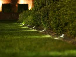 Dunkle romantik und gemütlichkeit breiten sich über terrasse und garten aus. Licht Im Garten Herny Klammer Garten Und Landschaftsbau
