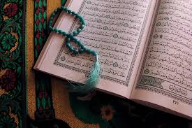 Salah satu di antaranya adalah yang diriwayatkan oleh utsman ibn affan bahwa rasulullah pernah bersabda: Sejarah Pengumpulan Al Qur An Hingga Menjadi Mushaf