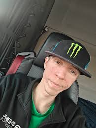 Men vad glad jag blir och så fint av dig och så många andra att få en safe  place för att vara som jag är och med hela min personlighet 🤘🎉 Tack