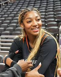 Kobe fans and Angel Reese basketball efficiency comparison