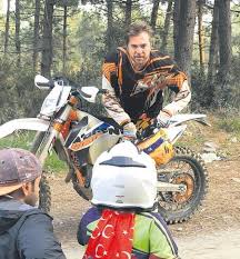 Milena mamedova14 views8 year ago. Engin Altan Duzyatan In 3 Yasindaki Oglu Emir Aras Moto Cross Ta Yetenekli Cikti Takvim