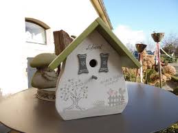 Ahnliche Artikel Wie Vogelhaus Nistkasten Handarbeit Holz Acrylfarbe Deko Garten Vogel Geschenk Hochzeit Auf Etsy Decor Bird House Outdoor Decor