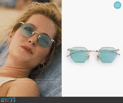 Daphne's sunglasses