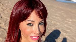 Bendy model who masturbates while doing splits wows OAPs with saucy  stretches - Daily Star