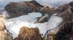 Un breve descanso al final de la travesía por el gracias de ayoloco en el volcán iztaccihuatl rumbo a su cumbre. Nu14d0gzifqgcm
