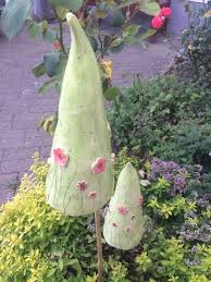 Topfern In 2020 Topferarbeiten Gartenskulpturen Gartenkugeln