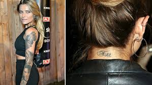 Wie es wohl aussehen soll? Sophia Thomalla Till Tattoo