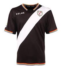 Rayo vallecano de madrid, s.a.d., often abbreviated to rayo, is a spanish football team based in madrid, in the neighbourhood of vallecas. Rayo Vallecano 2017 18 Drittes Trikot