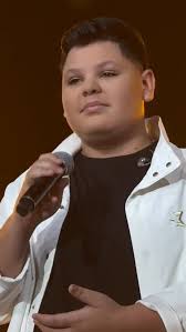 @juanda.montero acudió a su madre luego de su presentación de la cuarta  gala, donde obtuvo una calificación de 23 puntos. ✨, ¿A vos cómo te  pareció? Déjale un mensaje de apoyo.