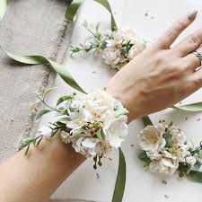 Ivory Flower Wrist Corsage White Flower Bracelet Ivory Green Bridesmaids Corsage White Flower Wrist Corsage Bridesmaid Corsage Ivory Flowers Corsage Wedding