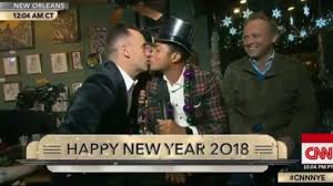 Although don's past relationship affair and marital status are uncertain, his current love life is as open to the eyes of the public as it can be. Cnn S Don Lemon Kissed Boyfriend In Gloriously Gay New Year S Eve Show Sbs Sexuality