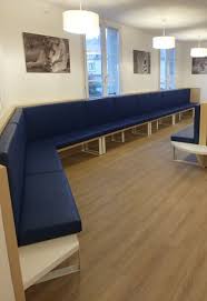 Coussins De Banquette Crees Sur Mesure Pour Une Salle D Attente Dans Le 78 L Atelier Cdeco Decor Salle D Attente Coussin Banquette Salle D Attente