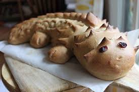 This Bread Baking Tutorial Results In An Amazing Dragon Shaped Loaf Of Bread It Would Make A Fun Centerpiece At A Fairytale Themed Party And Food Recipes Eat