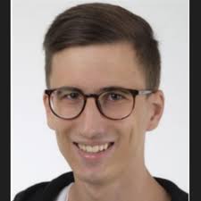 Chris Lechner: Ausbildung und Berufserfahrung