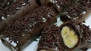 Kulit dadar yang lembut dengan isian enten kelapa yang ditambah nangka bikin rasa dan aromanya makin enak. Warganet Beli Kue Dadar Gulung Pas Dizoom Publik Kaget Lihat Ada Siluet Ini Suara Kalbar