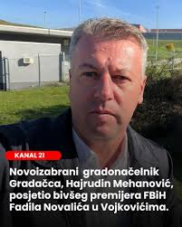 Novoizabrani gradonačelnik Gradačca, Hajrudin Mehanović, posjetio bivšeg  premijera FBiH Fadila Novalića u Vojkovićima Ovom posjetom, zahvaljujući  razumijevanju porodice Novalić, Mehanović je želio da iskaže podrška i  solidarnost prema nekadašnjem ...