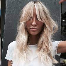 Just Like All Good Things Our Favorite Retro Hairstyle Has Made A Welcome Return Curtain Bangs Are Back And We Re Defi Hair Styles Long Hair Styles 70s Hair