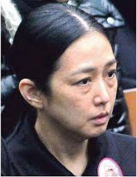 劉德華又以大熱態勢拿下1993年度十大勁歌金曲國內最受歡迎香港男歌星和1994年度十大勁歌金曲最受歡迎男歌星獎 ，93年在紅磡體育館舉辦的20場「真我的風采」演唱會為其第一次香港個唱 ，93年首次在中國大陸的上海 、北京 、重慶等地展開了23場的室內巡迴. åˆ˜å¾·åŽå¦»å­ä»Žæ¥ä¸è®© åˆ˜å¾·åŽè¯´å‡ºåŽ» è‡ªå·±ä¸ºä»€ä¹ˆä¸å‡ºå¢ƒ å›¾ç‰‡ è›‹è›‹èµž