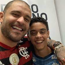 Pé na areia, poder da criação, desde que o samba é samba, bossa negra, homenagem ao malandro, tô fazendo a minha parte. Filho De Icone Da Mpb Diogo Nogueira Ja Foi Jogador De Futebol Fotos R7 Musica