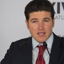 Pan y mc califican al paquete económico 2021 como 'fantasioso'. Samuel Garcia Dice Con Un Sueldito De 50 Mil Pesos Se Es Feliz