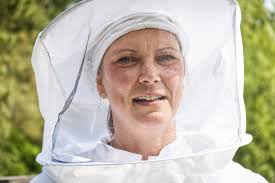 Lena kan allt om blommor och bin