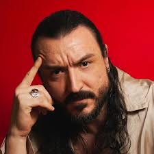 Creadores de contenido españoles: Story: singular Stories: plural ¡”Storie”  no existe! Dejad de usar esa palabra. 🥲