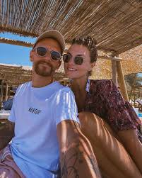 Laura wontorra net worth are calculated by comparing laura wontorra's influence on google, wikipedia, youtube, twitter, instagram and facebook with anybody else in the world. Seltenes Parchenbild Laura Wontorra Und Ihr Simon Strahlen Promiflash De