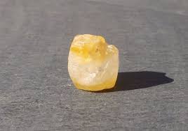 Raw Yellow Sapphire Rough Barrel Crystal Gemstone Specimen 20 Carats Crystals And Gemstones Crystals Rocks And Minerals
