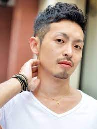 今回は 30代の男性に似合うカッコいい髪型の中でも特に女性からの好感度の高いヘアスタイルを紹介していきます メンズヘアスタイルショート 長い髪の 男 少年のショートヘアカット