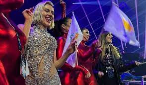 Ο σάκης τανιμανίδης μάλιστα ευχήθηκε η δική του οικογένεια που έκανε πρόσφατα με το γάμο του με τη χριστίνα μπόμπα. Eurovision Otan H Elena Tsagkrinoy Eixe Diagwnistei Sto Ellada Exeis Talento Video To Pontiki