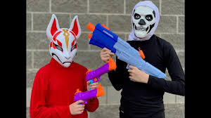Nerf Fortnite Squirt Gun Battle Youtube