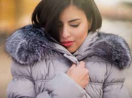 Comment laver les couettes et les doudounes ? Comment Nettoyer Une Doudoune Col Fourrure Tout Pratique