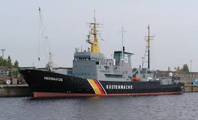 Akan ada sedikit perjuangan dan perasaan jijik dalam hal kehidupan cinta. Aquarius Schiff Wikipedia