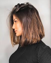 30 Straight Medium Length Hairstyles For Women To Look Attractive Straight Haircuts Middle Parted Medium Straight Hairstyles Hair Styles Middle Length Hair
