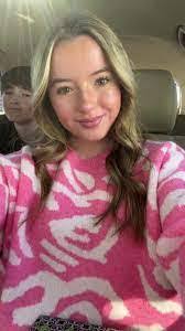 Marisa Starnes's Instagram, Twitter & Facebook